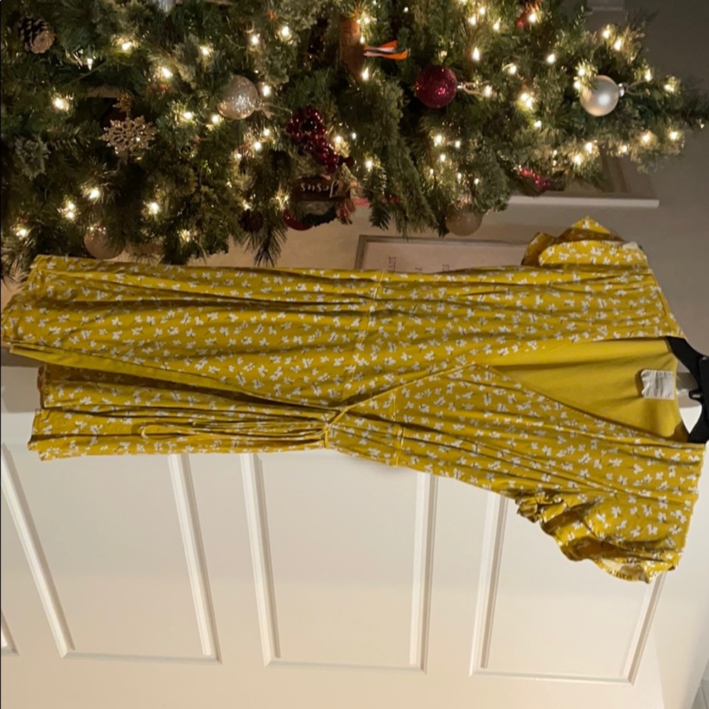 Pretty dress! - Picture 2 of 3